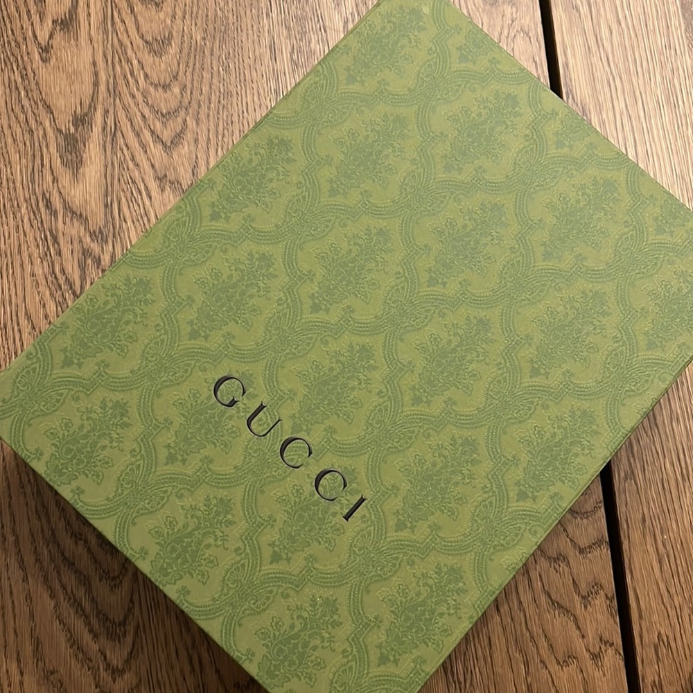 Gucci big package with wrapping paper